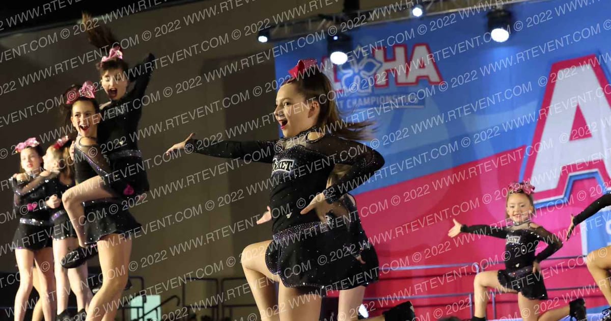 Rocket Cheer Stars · Aloha Worcester Showdown