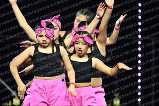 AVENAL YOUTH CHEER PEEWEES