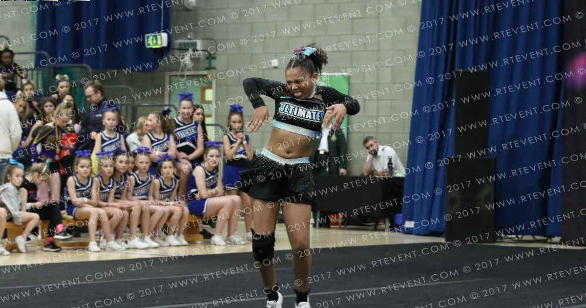 Ultimates cheerleading Rozea Southgate · FC Essentials South