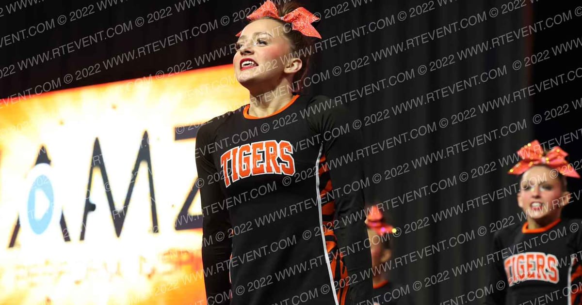 IDAHO FALLS HIGH SCHOOL BLACK Varsity Cheer · Schools Nationals