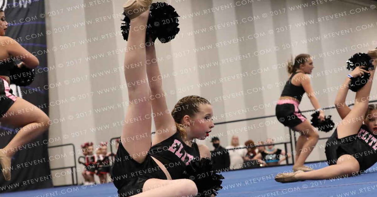 OC ELITE POMMIES · Holiday Showcase