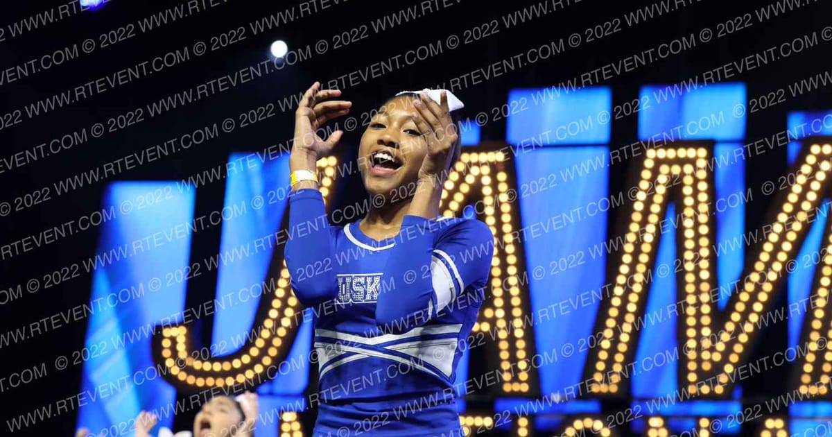 HOLLENCREST MIDDLE SCHOOL Jr HighMiddle School · Schools Nationals