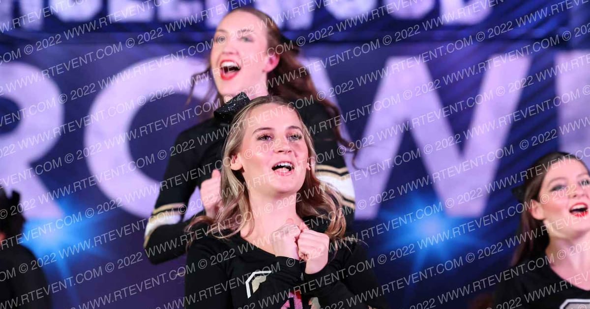 Golden Valley High School Cheer GV Varsity Comp · Hollywood Crown
