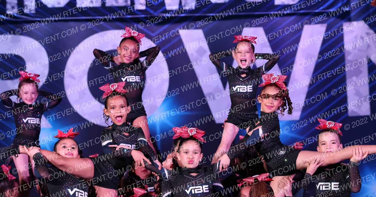Vibe Cheer and Dance Ice Queens · Hollywood Crown