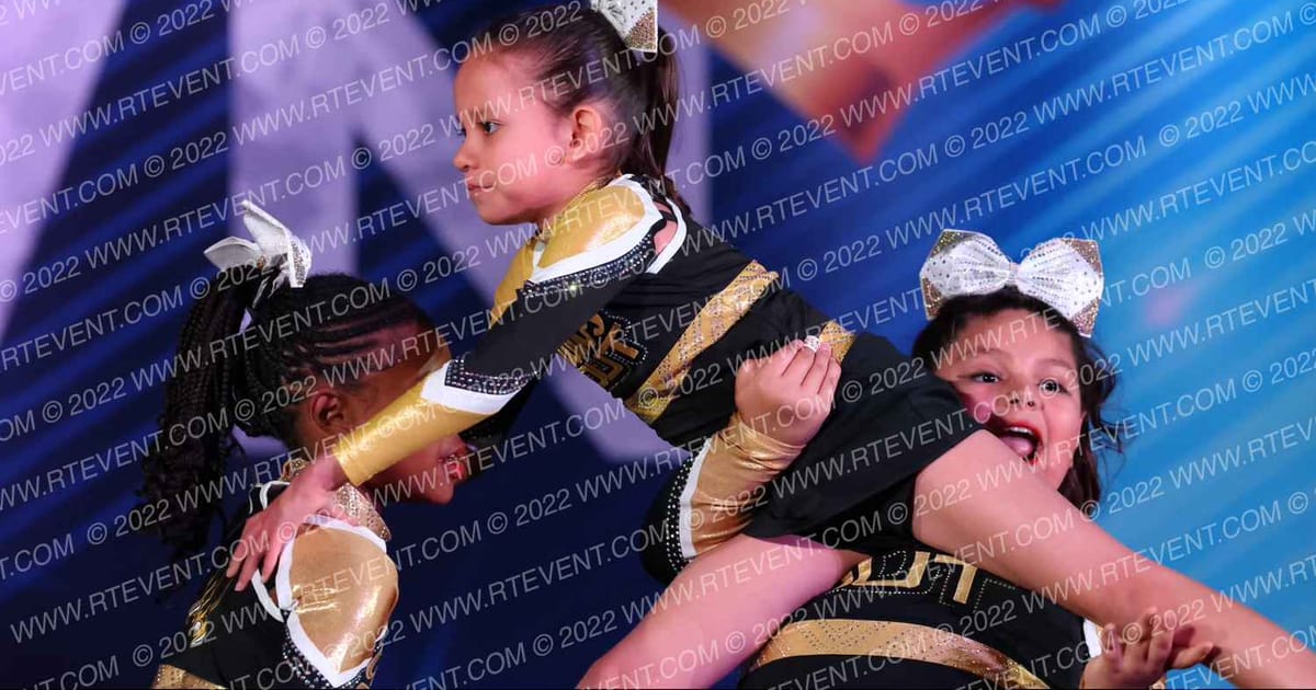 Claws Out All-Stars Little Lynx · Hollywood Crown