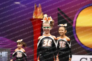 3E cheer Lightning
