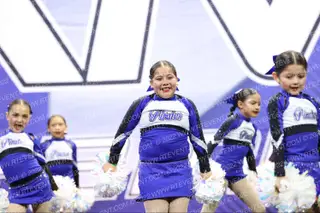 AVENAL YOUTH CHEER MIGHTY MITES