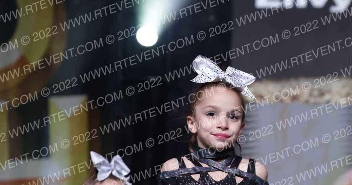 Envy Elite Cheerleading Youth Frostbite · Revolution Championships Gold Rush Chicago