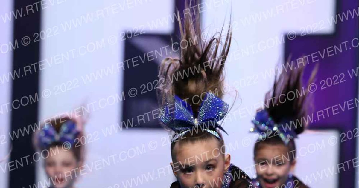 East Celebrity Elite Cherry Bombs · CHEERSPORT Nationals
