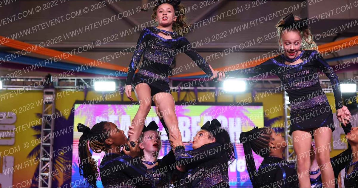 Tri-Town Competitive Cheerleading Lady Lightning · ACDA Reach the Beach Rec Nationals