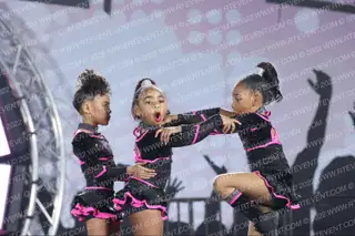 The Xtreme Girls Kisses