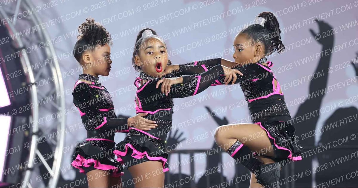 The Xtreme Girls Kisses · Peach Classic
