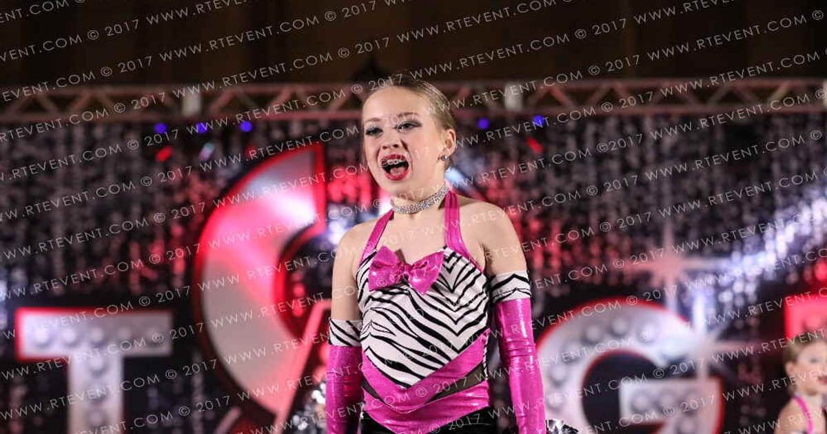 Star Performance Centre Mini Elite Large Pom · Cincinatti