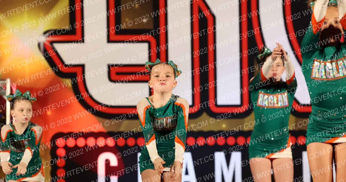 Raglan Coast Cheer Lady Lux · Encore Las Vegas