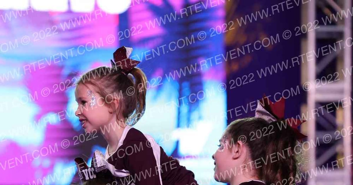 Verona Competitive Cheer MAROON · ACDA Reach the Beach Rec Nationals