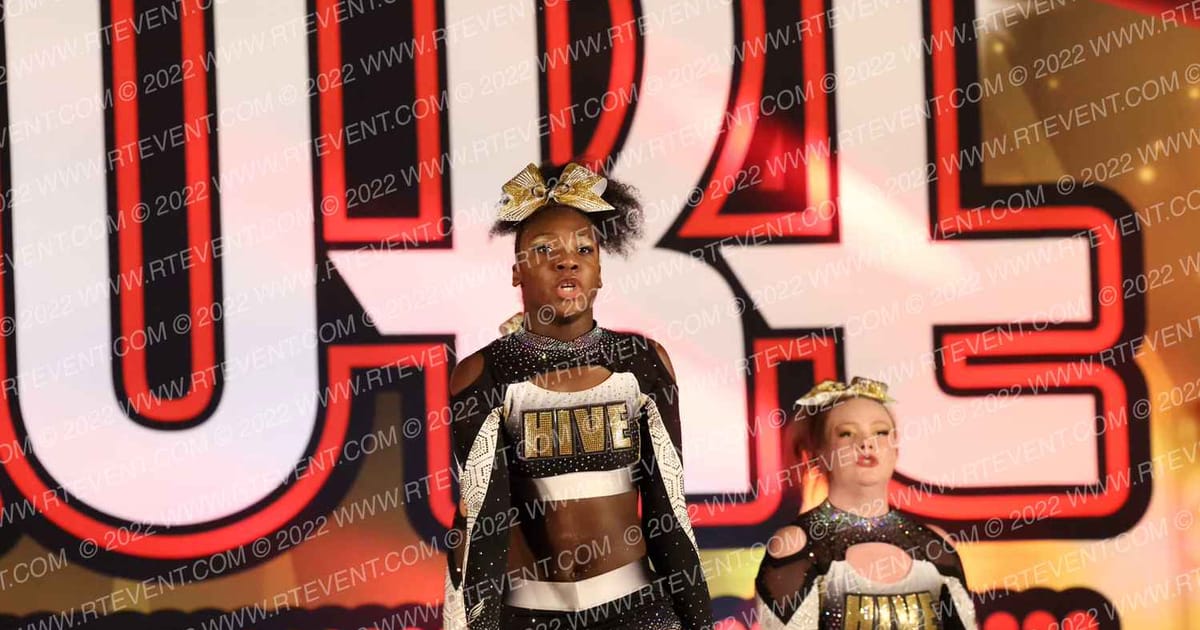The Hive Cheer BarBEES · Encore Las Vegas