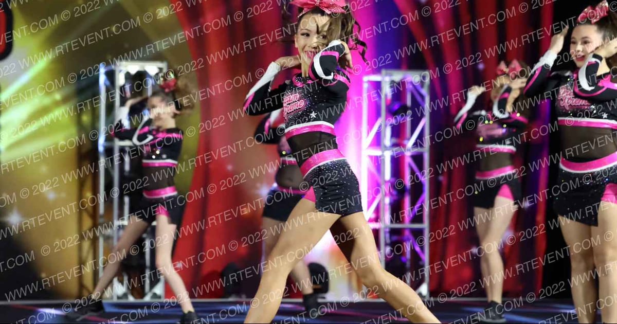 Dream Xtreme All Stars Glitter · Encore Santa Clara Showdown