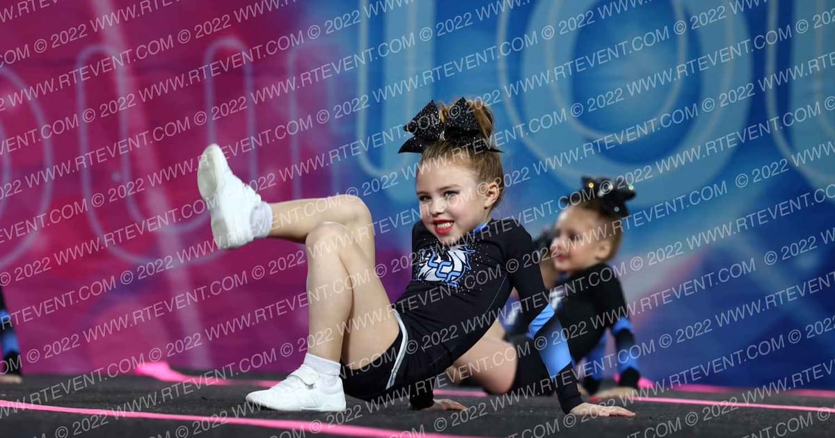 Lions Cheer Company Kittens · Glow Tour Chicago