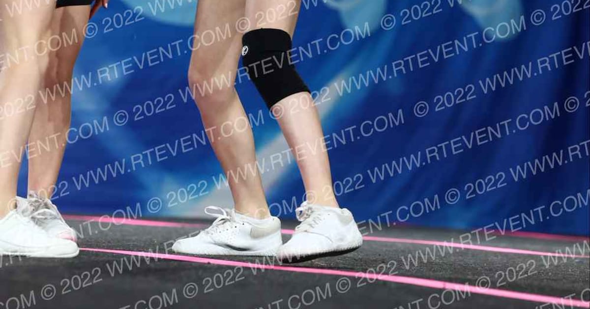 Lions Cheer Company Thunder Cats · Glow Tour Chicago