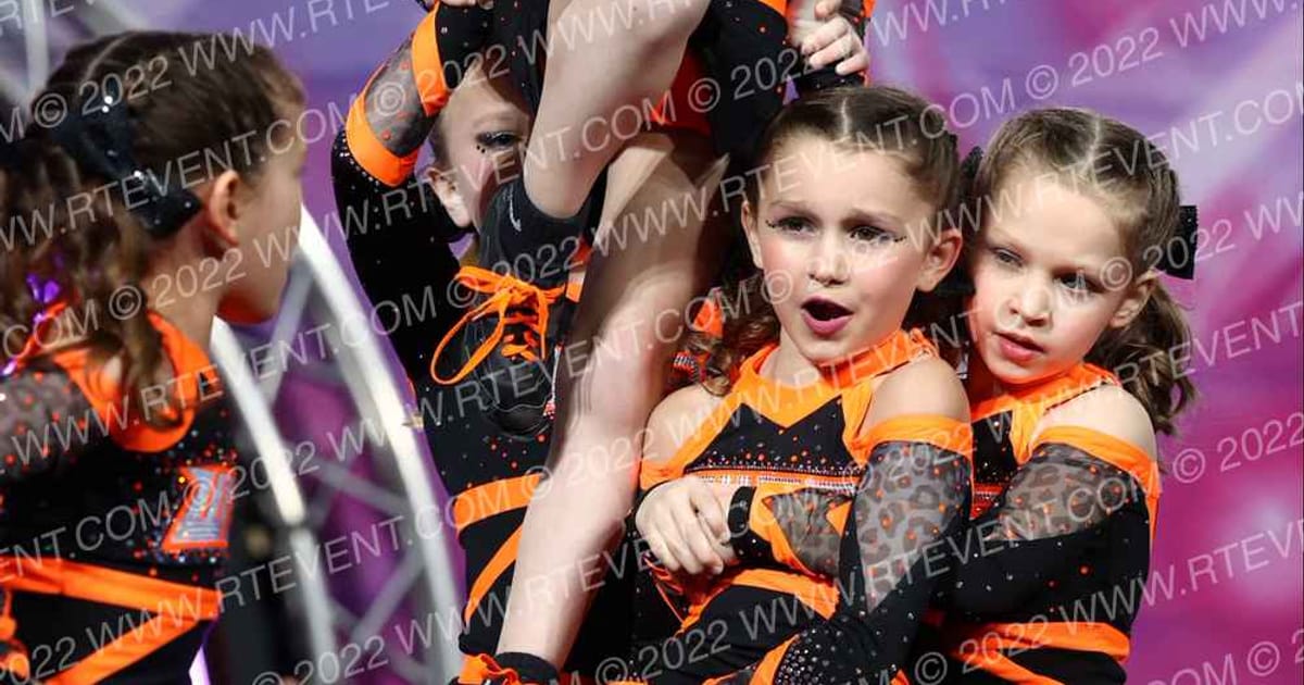 WILDCATS Cheer Pride Cubs · Glow Tour Chicago