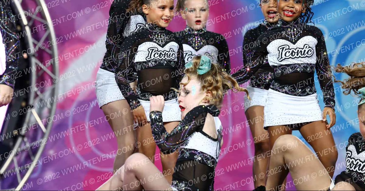 Iconic Allstars DIVA DOLLS · Glow Tour Chicago