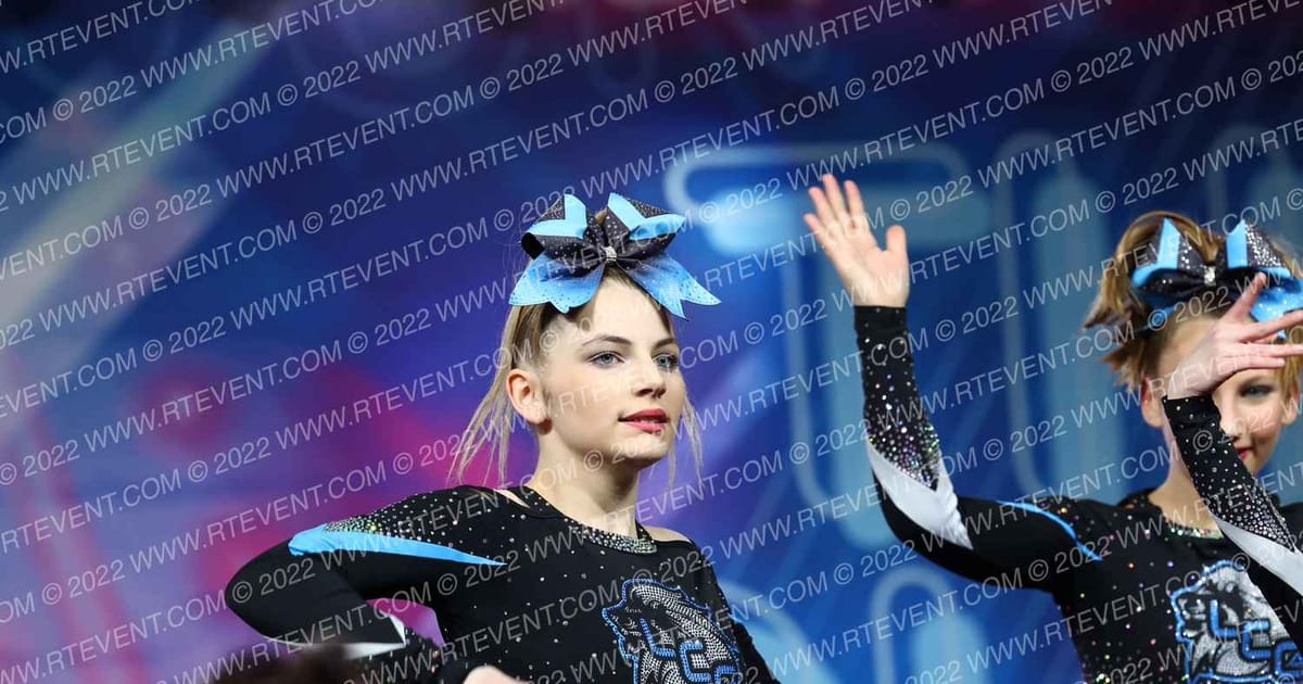 Lions Cheer Company Royal Cats · Glow Tour Chicago