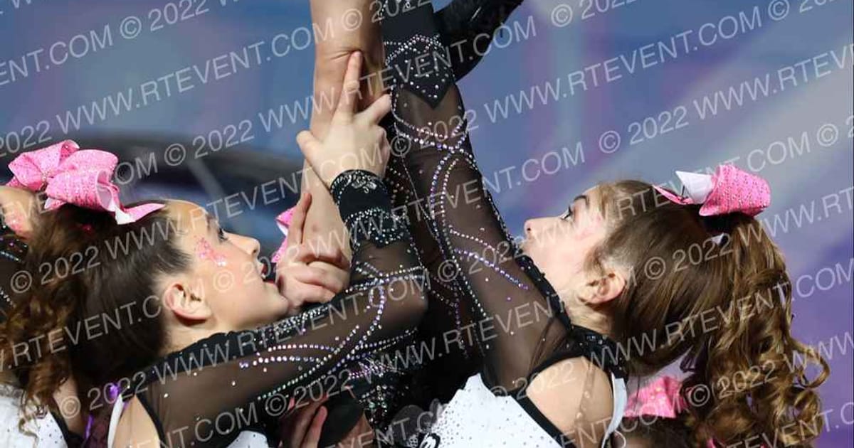 Iconic Allstars SUPERMODELS · Glow Tour Chicago