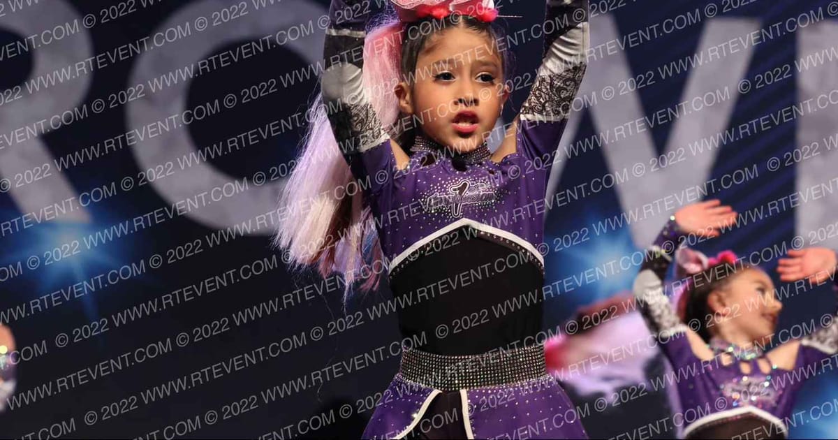 1st Impression Silver Twisters · Vegas Crown Photo
