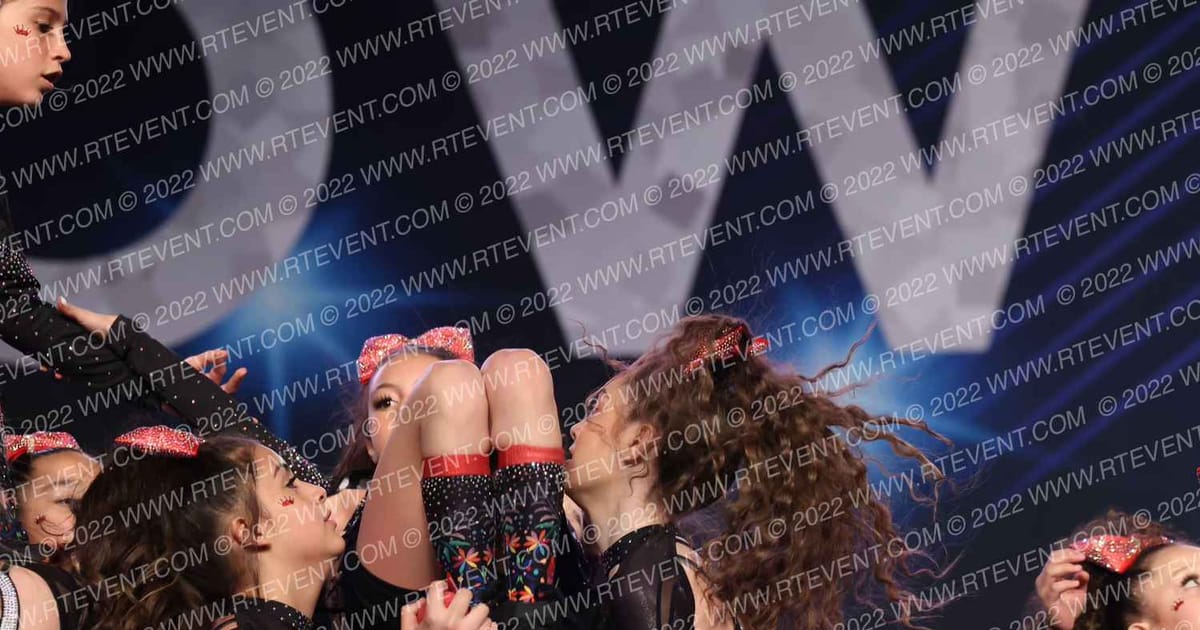 Infinite Cheer & Tumble Gym Reinas · Vegas Crown Photo