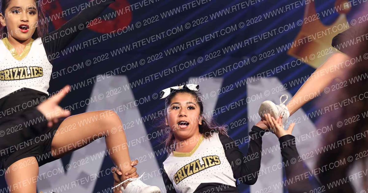 Santa Clarita Grizzlies Grizzly Gold · Vegas Crown Photo