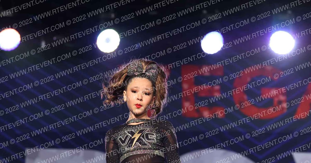 Voltage Xtreme Cheer MISS FAME · Vegas Crown Photo