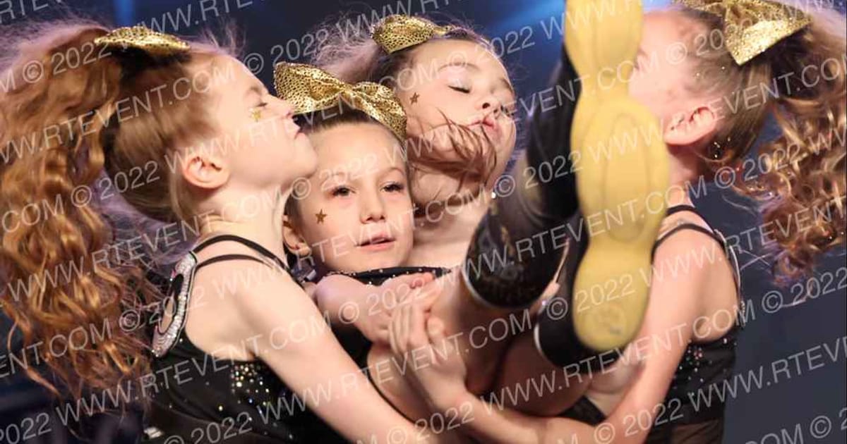 Infinite Cheer & Tumble Gym Aurelian · Vegas Crown Photo