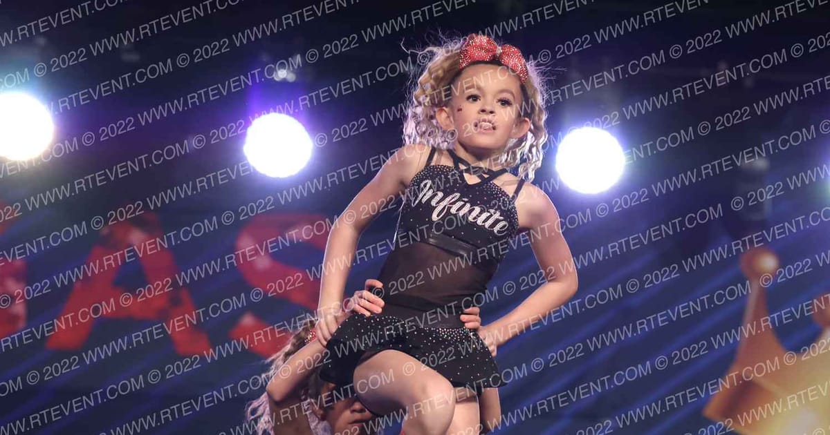 Infinite Cheer & Tumble Gym Reinas · Vegas Crown Photo