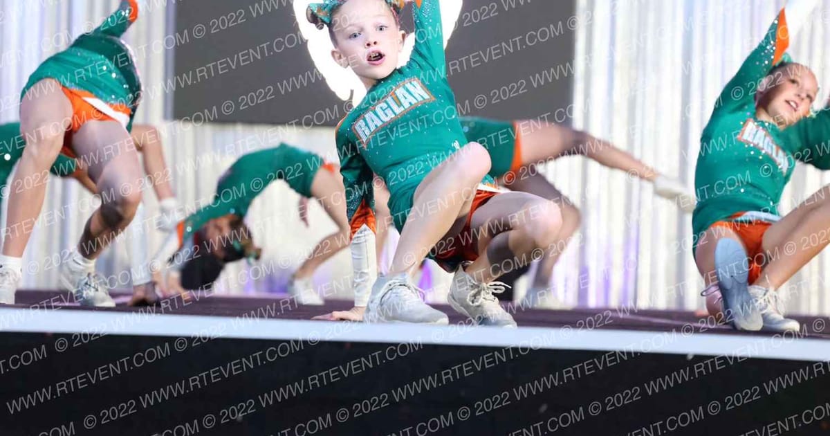 Raglan Coast Cheer Lady Lux · American Celebration