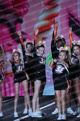 3E cheer Twister