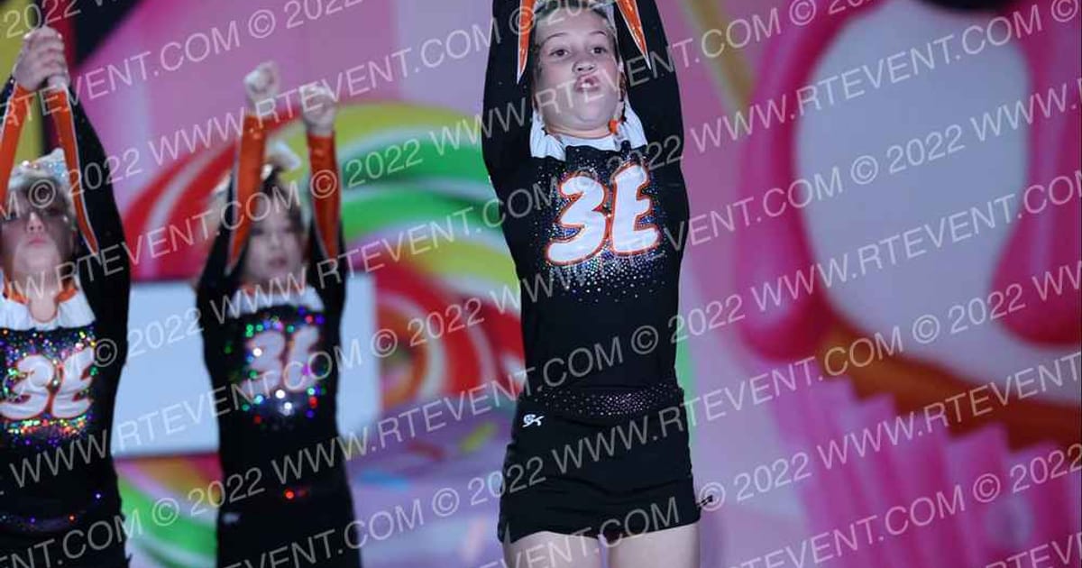 3E cheer Thunder · Oh How Sweet it is Cheer and Dance Spectacular