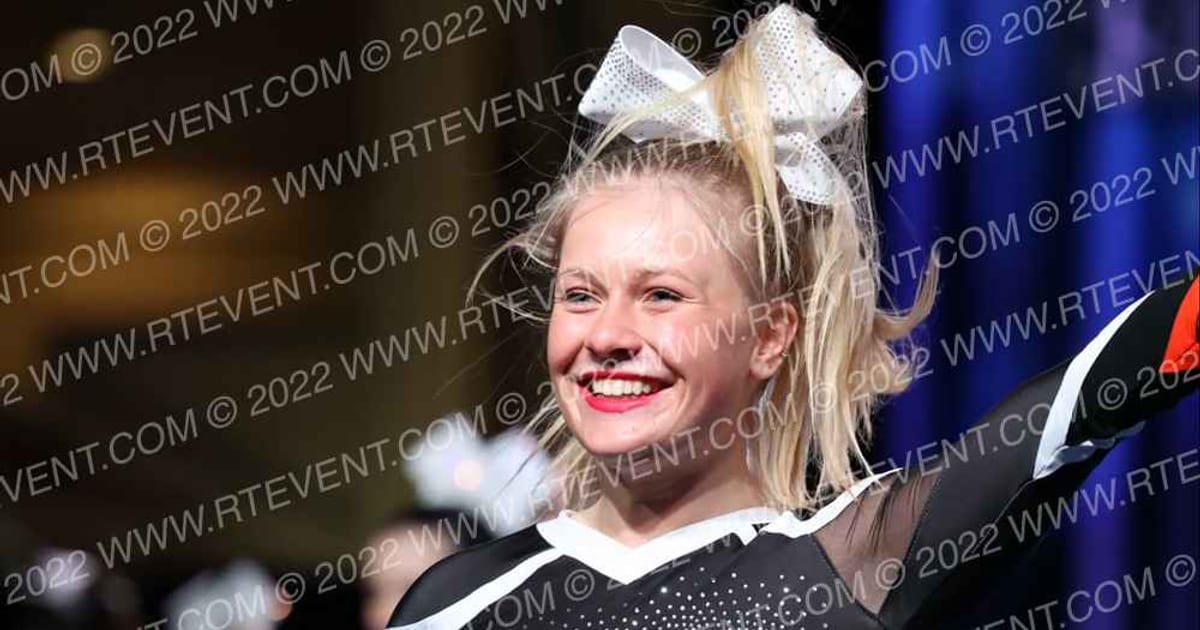 Green Bulldog Cheer Green Bulldogs · Lake Erie National Cheer and Dance Championships