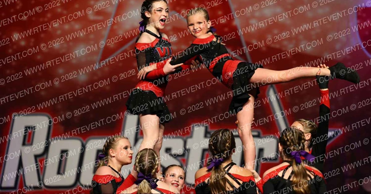 V.I.P. Cheer Celebrity · Battle of the Midwest