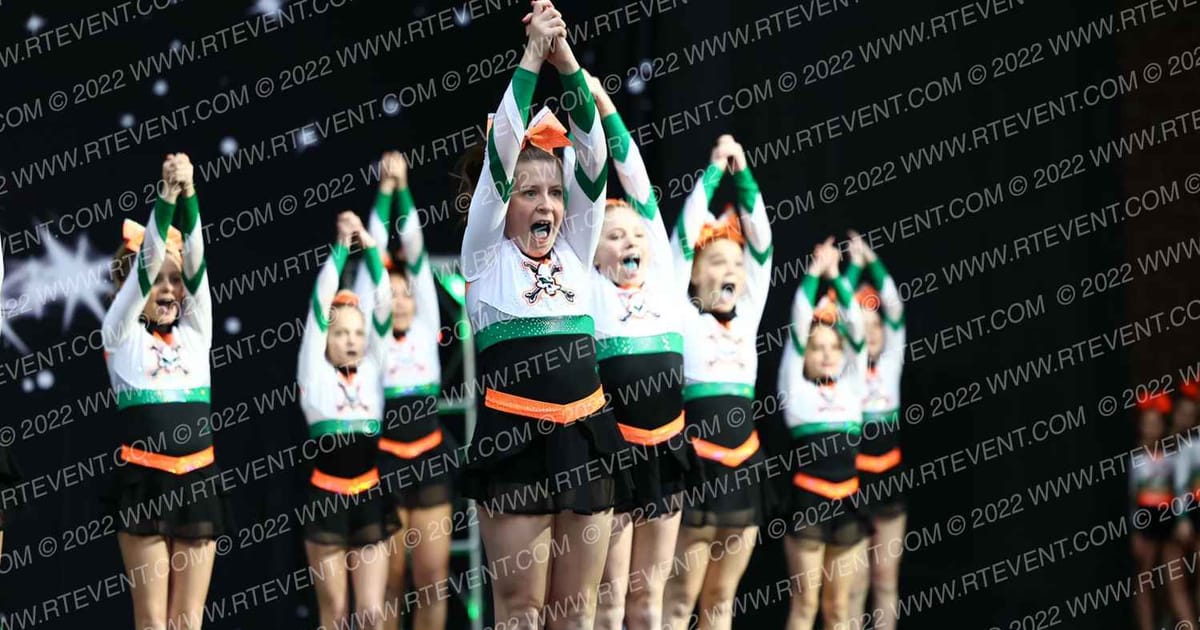 Iowa Elite Cheer - Des Moines Undertakers · The US Finals DesMoines