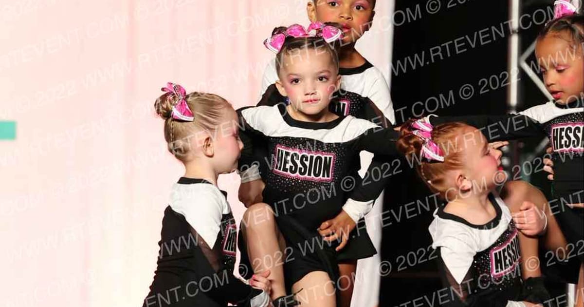 Hession Cheer Academy Pink 'Mingos · Midwest Regional Summit