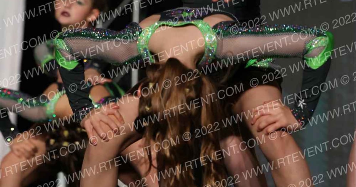 Element Elite Tumbling & Cheer NEON · Midwest Regional Summit