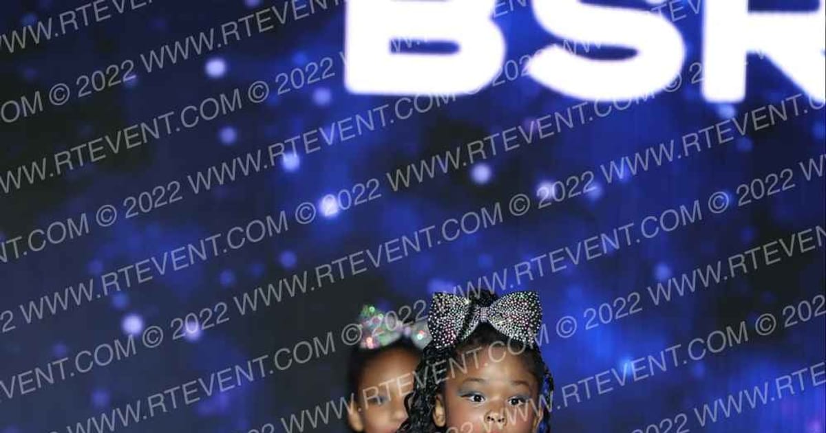 UKnight Training Center Mini Queen · All Star Worlds Sunday