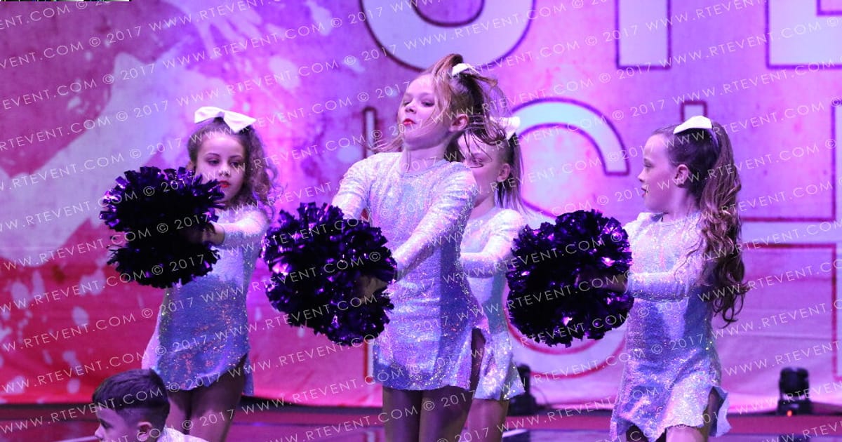 Theatre Crazy Cats Mini Pom · Steel the Show