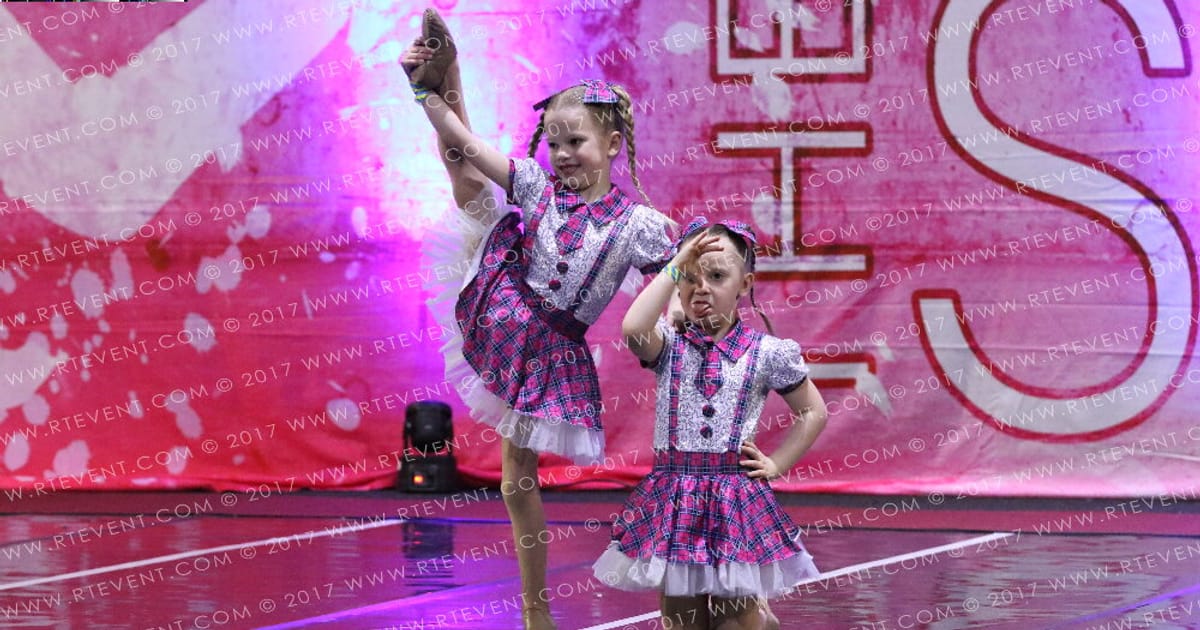 Theatre Crazy Cats Harper and Leia · Steel the Show