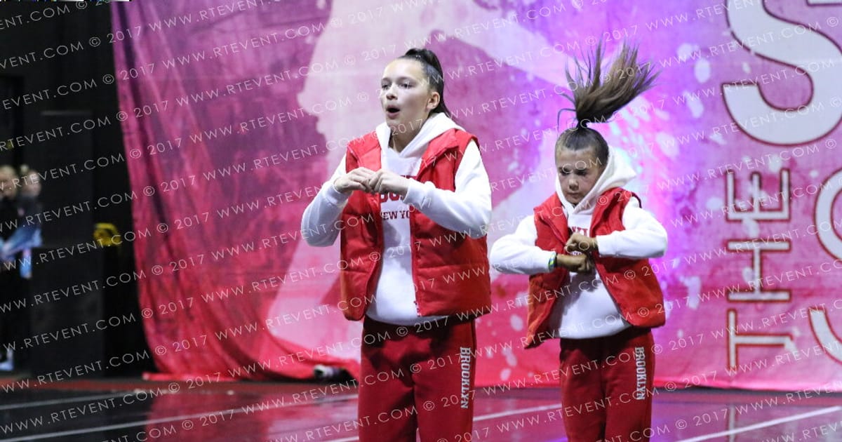 Theatre Crazy Cats Antonia and Lily · Steel the Show