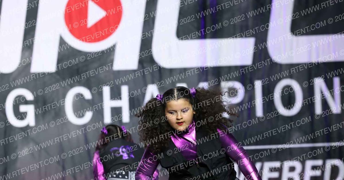 1ST IMPRESSION GIZMO · The Pinnacle Cheerleading Championship