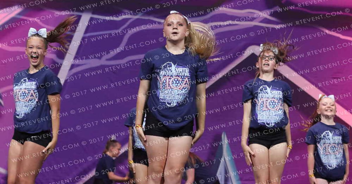 Yate International Cheer Academy Starlight · FC Internationals