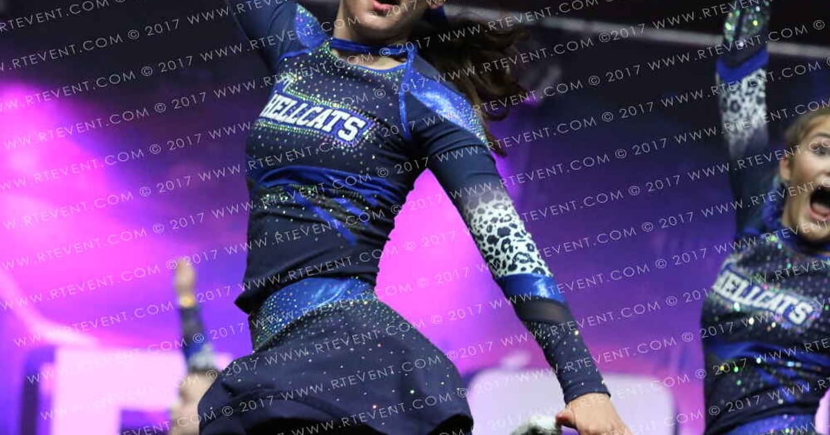 Hellcats Cheerleaders Sabres · FC Internationals