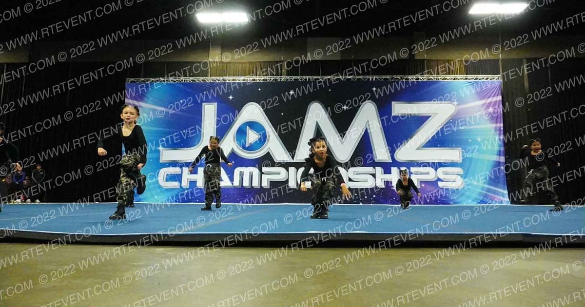 AVENAL YOUTH CHEER MIGHTY MITES · Tri County League Championship