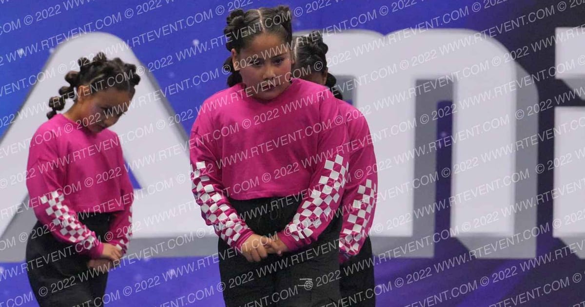 AVENAL YOUTH CHEER PEEWEES · Tri County League Championship